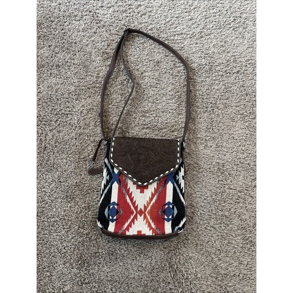 Angel Ranch Handbags - ANGEL‎ RANCH CONCEAL CARRY CROSSBODY BAG FRINGE AZTEC MULTICOLORED
